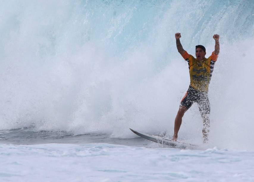 O surfista paulista Gabriel Medina, 20, conquista o título mundial de surfe, durante o Billabong Pipe Masters, última etapa do Circuito Mundial de Surfe, nesta sexta-feira (19) na praia de Pipeline, em Honolulu, na ilha de Oahu no Havaí, Estados Unidos