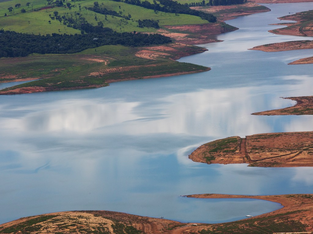Vista aérea do reservatório da Cantareira, interior do estado paulista