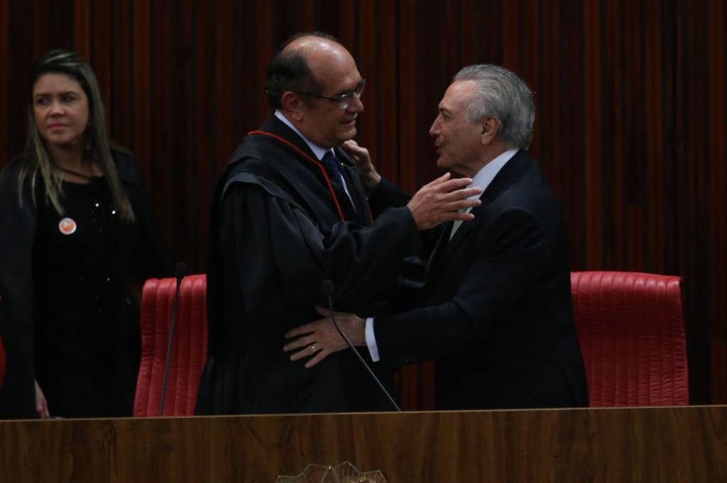 Gilmar sonha trocar a toga pelo terno cinza-Brasília de senador