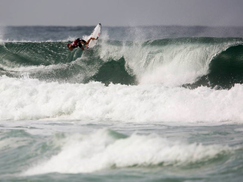 O australiano Mick Fanning eliminou o brasileiro David do Carmo durante a etapa de repescagem do Rio Pro 2015