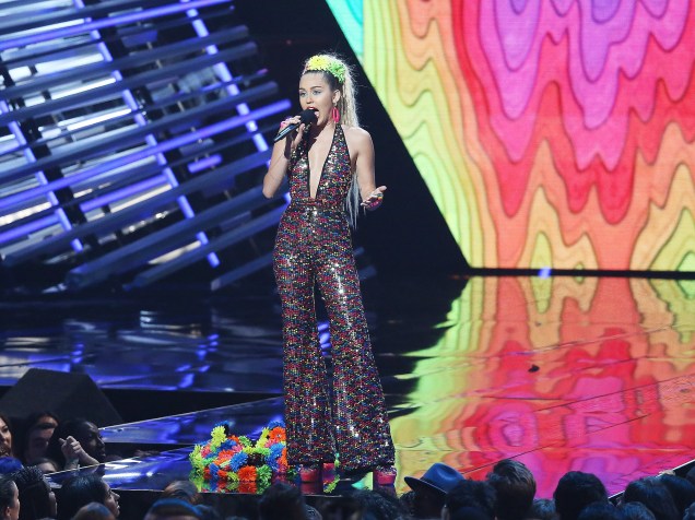 Miley Cyrus durante o Video Music Awards, da MTV, em Los Angeles, neste domingo (30)