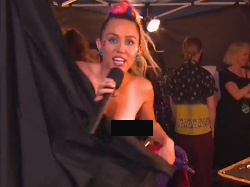 Miley Cyrus mostra mais do que devia no VMA 2015