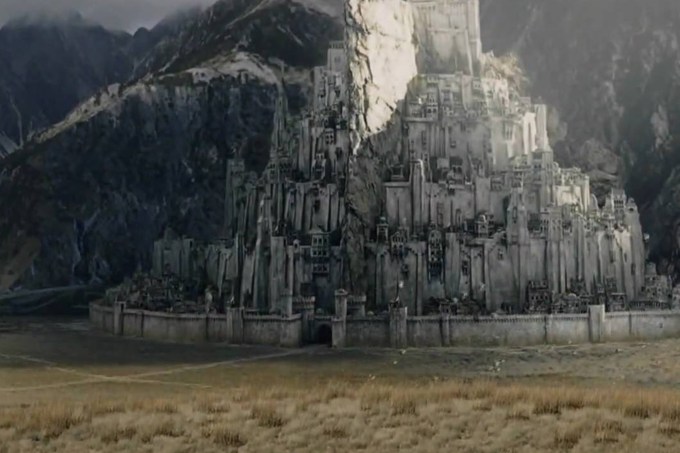 Seja dono de um terreno na fictícia cidade de Minas Tirith, d'O Senhor  dos Anéis