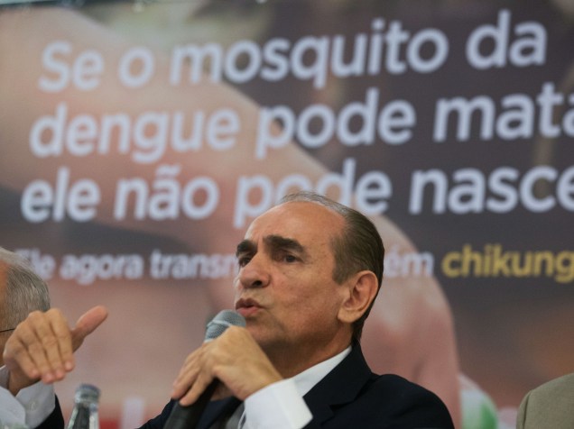 O ministro da Saúde, Marcelo Castro, durante divulgação de novos números da dengue, chikungunya e microcefalia, no Hotel San Marco, nesta terça-feira (24)