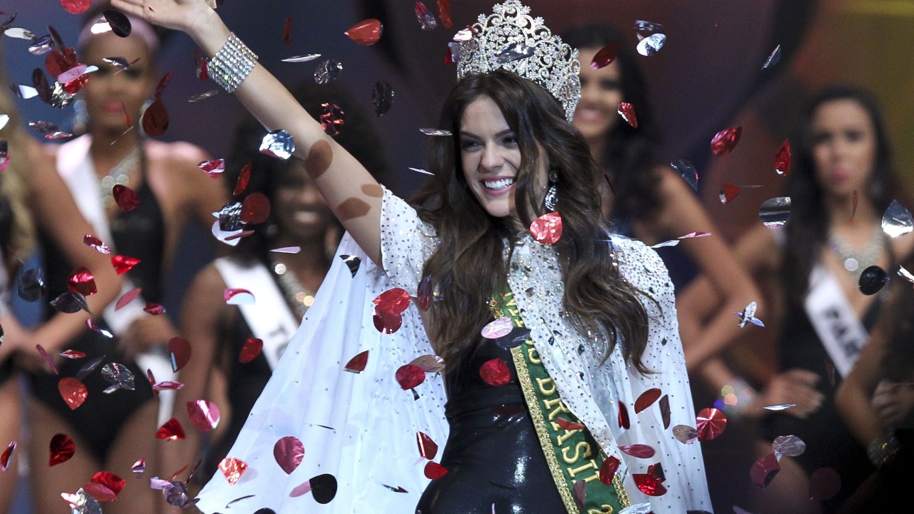 Melissa Gurgel, eleita Miss Brasil 2014, durante cerimônia de premiação no Centro de Eventos do Ceará, em Fortaleza