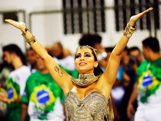 Com fantasia dourada, Anitta desfila em ensaio técnico da Mocidade Independente de Padre Miguel, no Sambódromo da Marquês de Sapucaí, centro do Rio de Janeiro