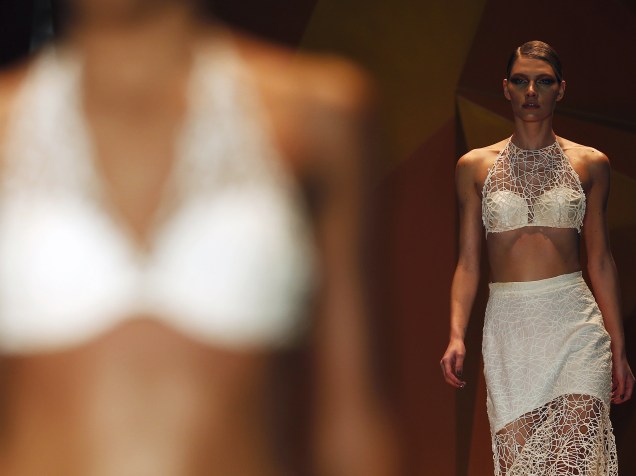 Modelos apresentam criações da Água de Coco Verão 2016 durante a São Paulo Fashion Week