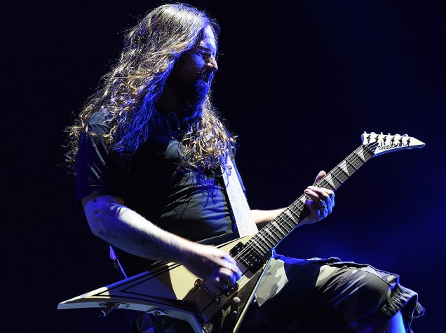 Andreas Kisser, guitarrista da banda Sepultura durante apresentação no Monsters of Rock 2015
