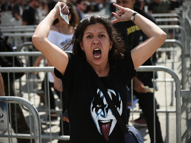 Público chega para o Monsters of Rock, em São Paulo