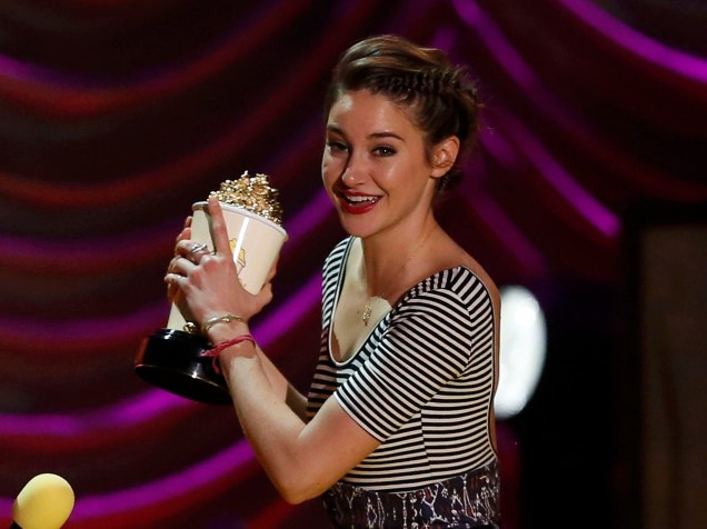 A atriz Shailene Woodley recebeu os prêmios de Melhor Beijo e de Melhor Atriz, ambos pelo longa A Culpa é das Estrelas