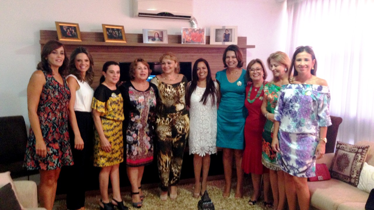 As mulheres dos deputados em chá oferecido ao candidato à Presidência da Câmara Eduardo Cunha (PMDB-RJ)