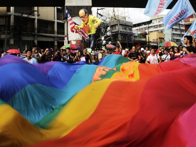 Nas Filipinas, grupos LGBT protestam durante o dia internacional dos Direitos Humanos