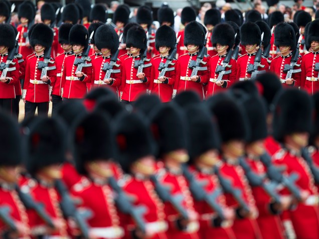 Membros da marcha The Foot Guards, durante a parada Trooping The Colour, que celebra o aniversário da rainha Elizabeth II - 11/06/2016