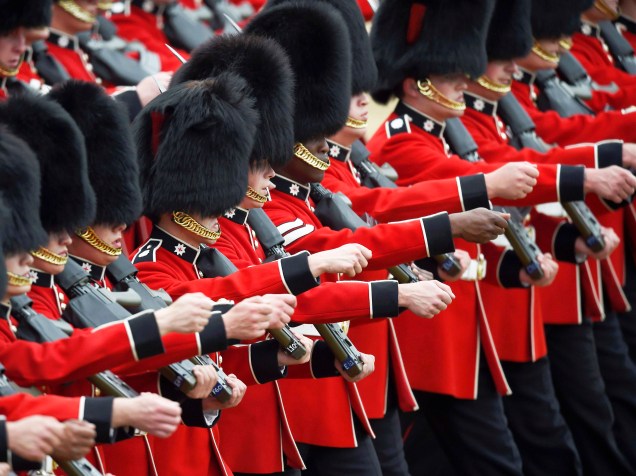 Guardas britânicos, durante a parada Trooping the Colour, que celebra o aniversário da rainha Elizabeth II, em Londres, na Inglaterra - 11/06/2016