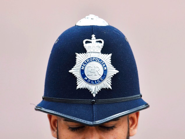 Policial britânico, durante a parada Trooping the Colour, que celebra o aniversário da rainha Elizabeth II, em Londres, na Inglaterra - 11/06/2016