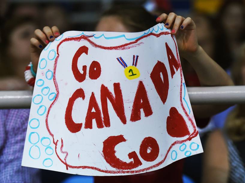 Torcida canadense acompanha as finais da natação nos Jogos Pan-Americanos de Toronto