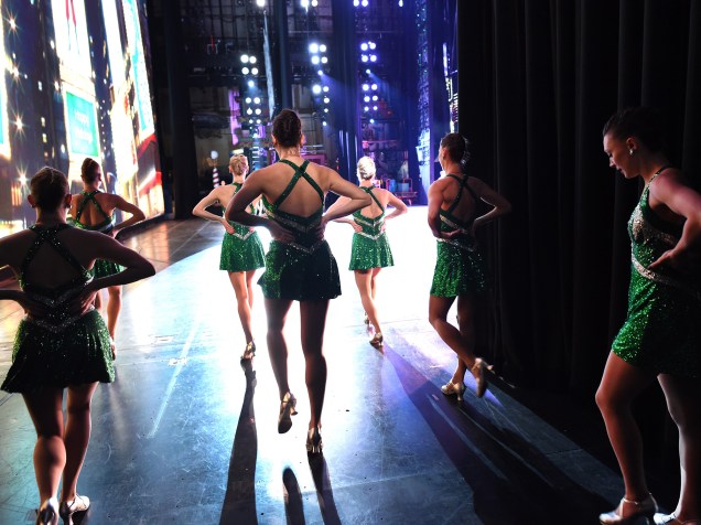 Apresentação dos Rockettes, durante o Radio City Christmas Spectacular, show anual realizado no Radio City Music Hall desde 1933