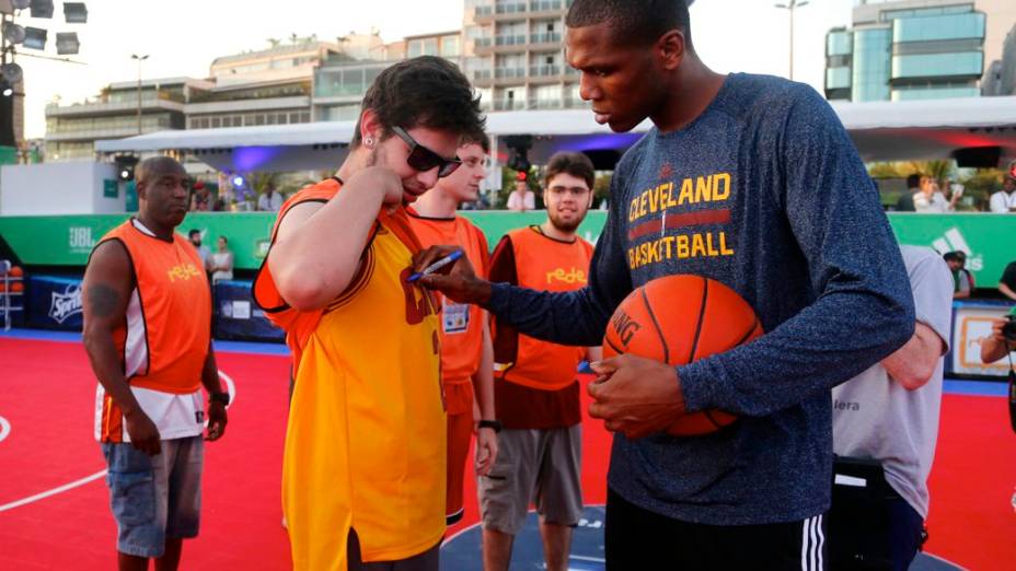 A NBA Fan Zone, montada na Praia de Ipanema antes do NBA Global Games Rio, entre Cleveland Cavaliers e Miami Heat