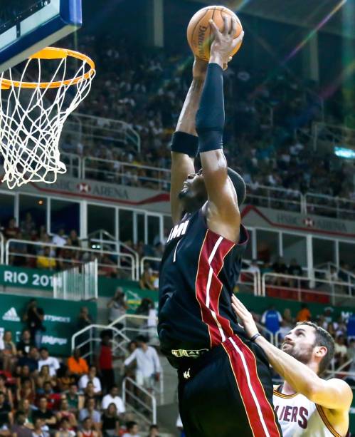 Jogo entre Cleveland Cavaliers e Miami Heat na Arena da Barra