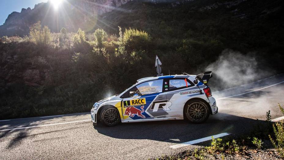 Carro de Neymar e Ogier passeia pelas montanhas de Montserrat, na Catalunha