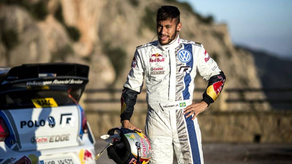 Neymar durante evento de patrocinadora com o campeão de rali Sébastien Ogier