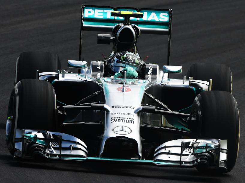 Nico Rosberg durante os treinos desta sexta-feira, no autódormo de Interlagos, em São Paulo