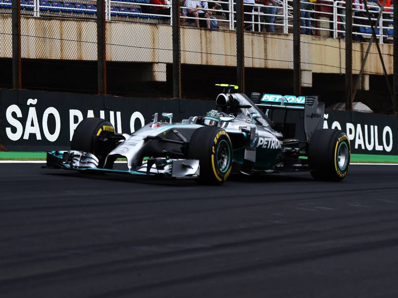 Nico Rosberg da Mercedes durante treino classificatório para o Grande Prêmio do Brasil de Fórmula 1