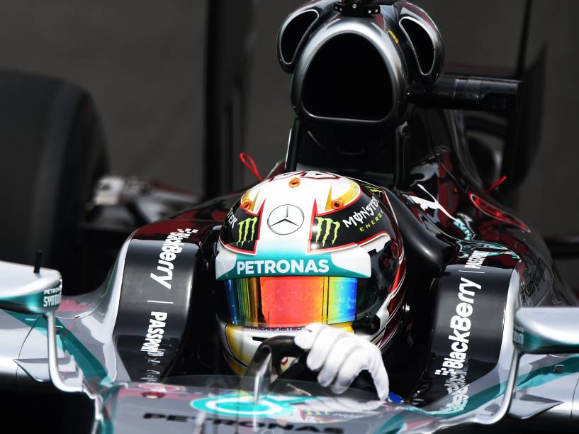 Em Interlagos, Nico Rosberg, da Mercedes, durante treino para a F1