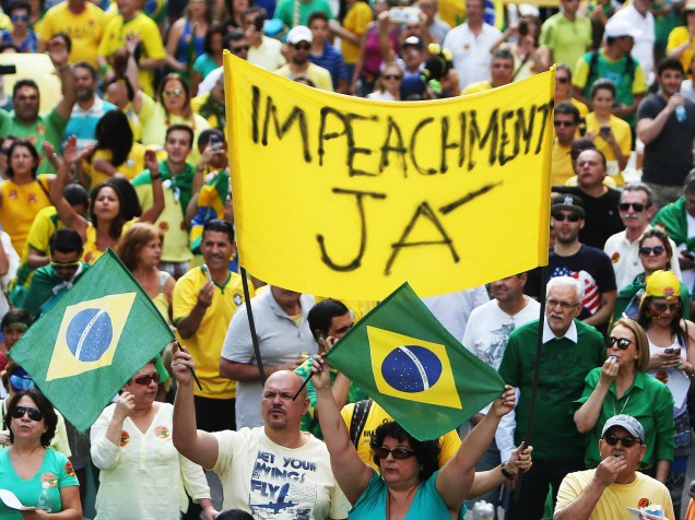 Protesto contra o governo do PT e fora Dilma organizado pelos movimentos Brasil Livre, Vem Pra Rua e Revoltados ON LINE, na Avenida Paulista em São Paulo, SP, neste domingo (16)