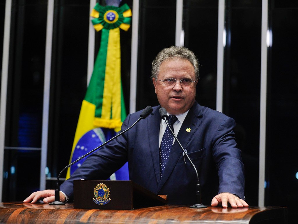 O senador Blairo Maggi (PR-MT), durante sessão no Senado Federal, que vota o impeachment da presidente Dilma Rousseff - 11/05/2016