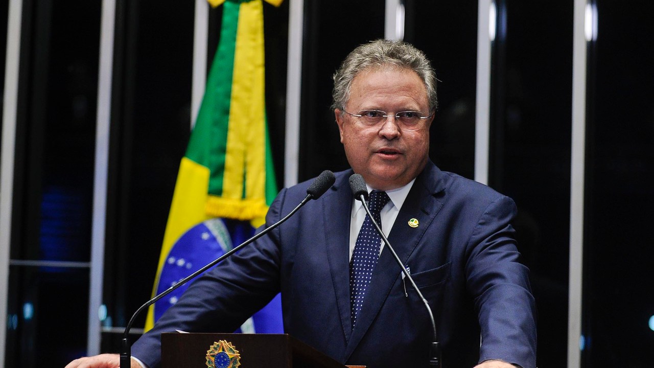 O senador Blairo Maggi (PR-MT), durante sessão no Senado Federal, que vota o impeachment da presidente Dilma Rousseff - 11/05/2016
