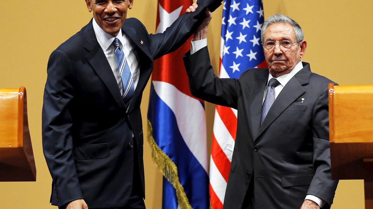 O presidente americano Barack Obama, e o cubano Raúl Castro, após entrevista coletiva realizada na capital de Cuba, Havana, na tarde desta segunda-feira (21). Este é o terceiro dia de visitas de Obama à ilha