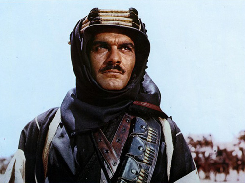 O ator egípcio Omar Sharif no filme de 1962 baseado na obra de T. E. Lawrence, Lawrence da Arábia