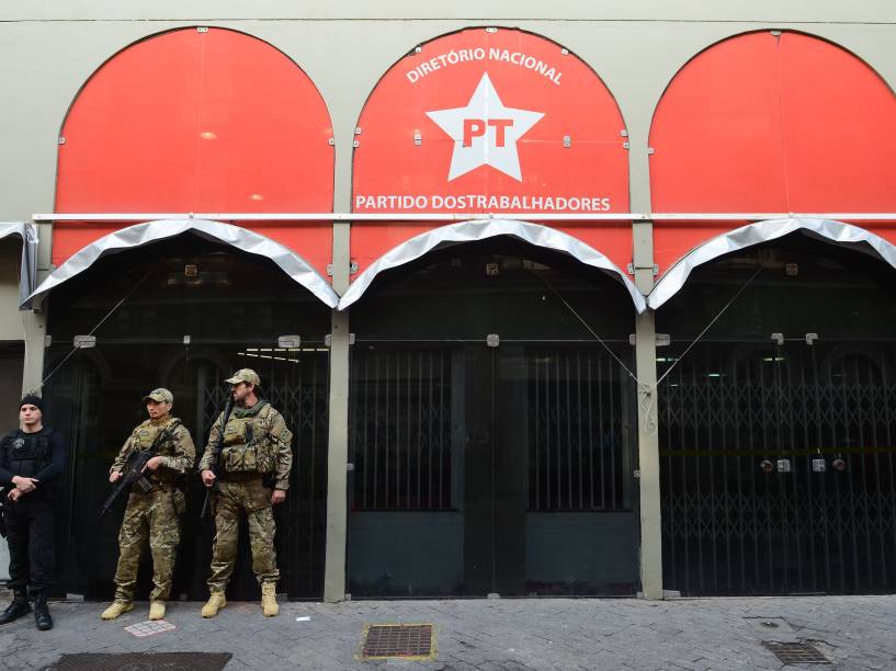 Polícia Federal faz buscas na sede do PT em São Paulo durante operação Custo Brasil, desdobramento da Operação Lava Jato - 23/06/2016