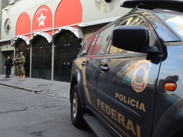 Polícia Federal faz buscas na sede do PT em São Paulo durante operação Custo Brasil, desdobramento da Operação Lava Jato - 23/06/2016