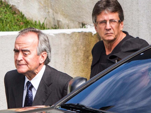 Nestor Cerveró é visto deixando a sede da Polícia Federal em Curitiba - 13/02/2015