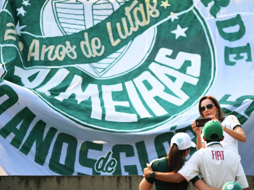 Torcedores do Palmeiras no estádio do Pacaembu, pela 29ª rodada do Campeonato Brasileiro 2014, neste domingo (19)