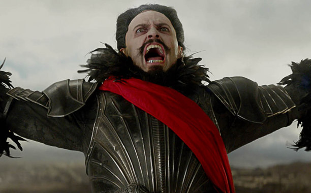 Hugh Jackman como Barba Negra em 'Pan'
