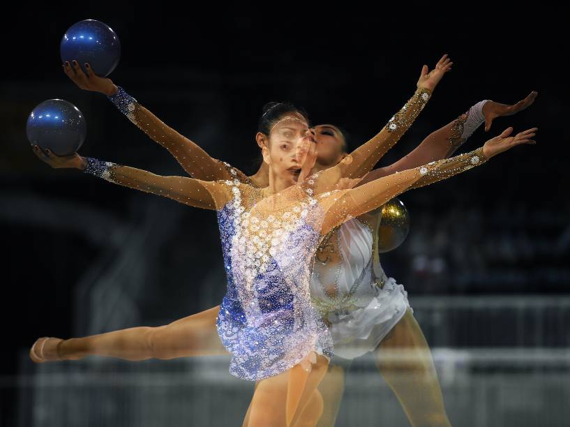 Equipes retratadas em múltipla exposição no primeiro dia de competições da ginástica rítmica no Pan-Americano de Toronto, no Canadá