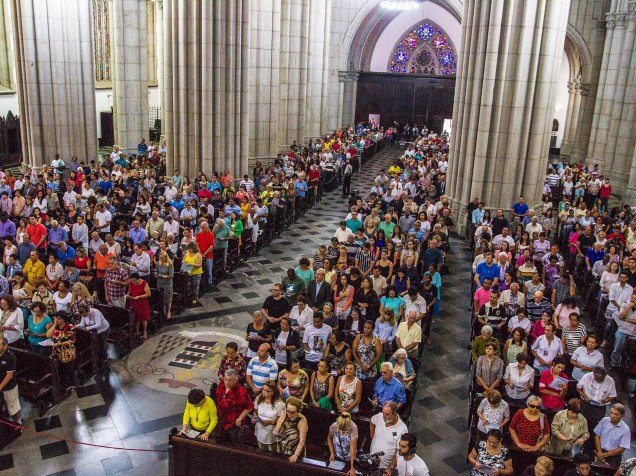 Fiéis durante a missa na Catedral da Sé, em São Paulo