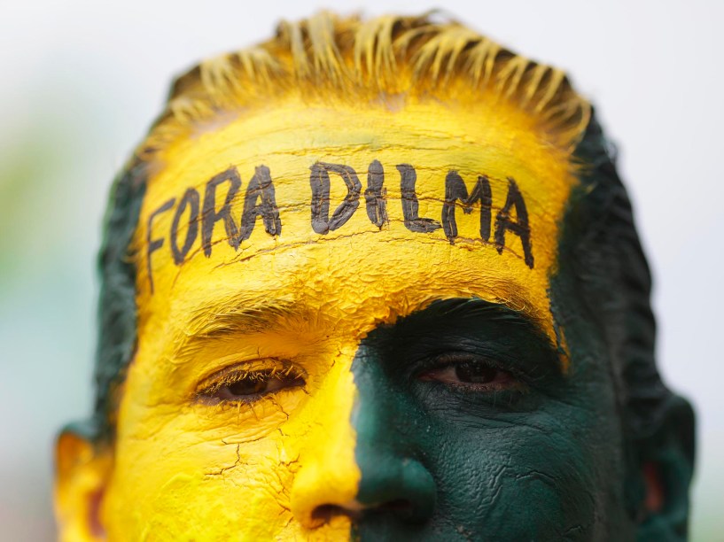 Ato contra a corrupção e a presidente Dilma Rousseff, em Copacabana, Rio de Janeiro, neste domingo (13)