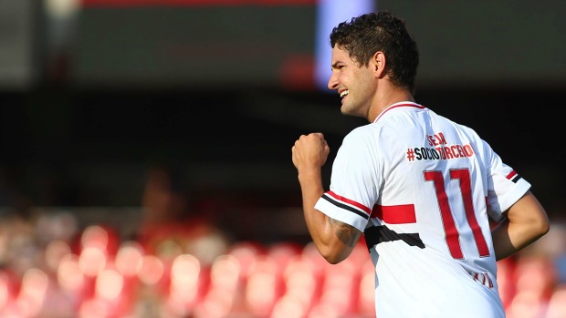 pato comemora gol no morumbi
