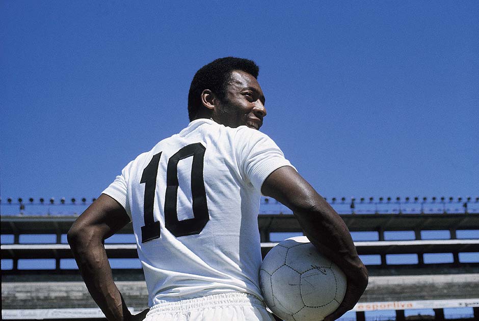 Pelé com a camisa 10 do Santos, na Vila Belmiro, Santos – 1973