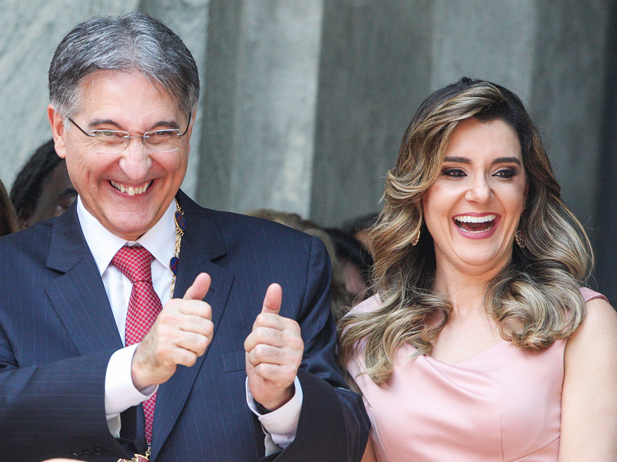 O governador mineiro Fernando Pimentel e a primeira dama Carolina de Oliveira