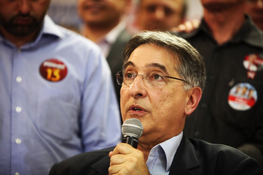 Fernando Pimentel (PT), eleito governador de Minas, é um dos alvos do Ministério Público Eleitoral