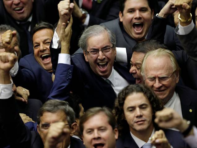 Eduardo Cunha vence votação na Câmara dos deputados