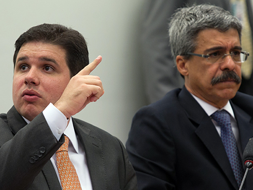 O presidente da Comissão Parlamentar de Inquérito (CPI) da Petrobrás, Hugo Mota (PMDB-PB), e o relator da Comissão, Luiz Sérgio(d), durante sessão de votação das sub-relatorias, em Brasília