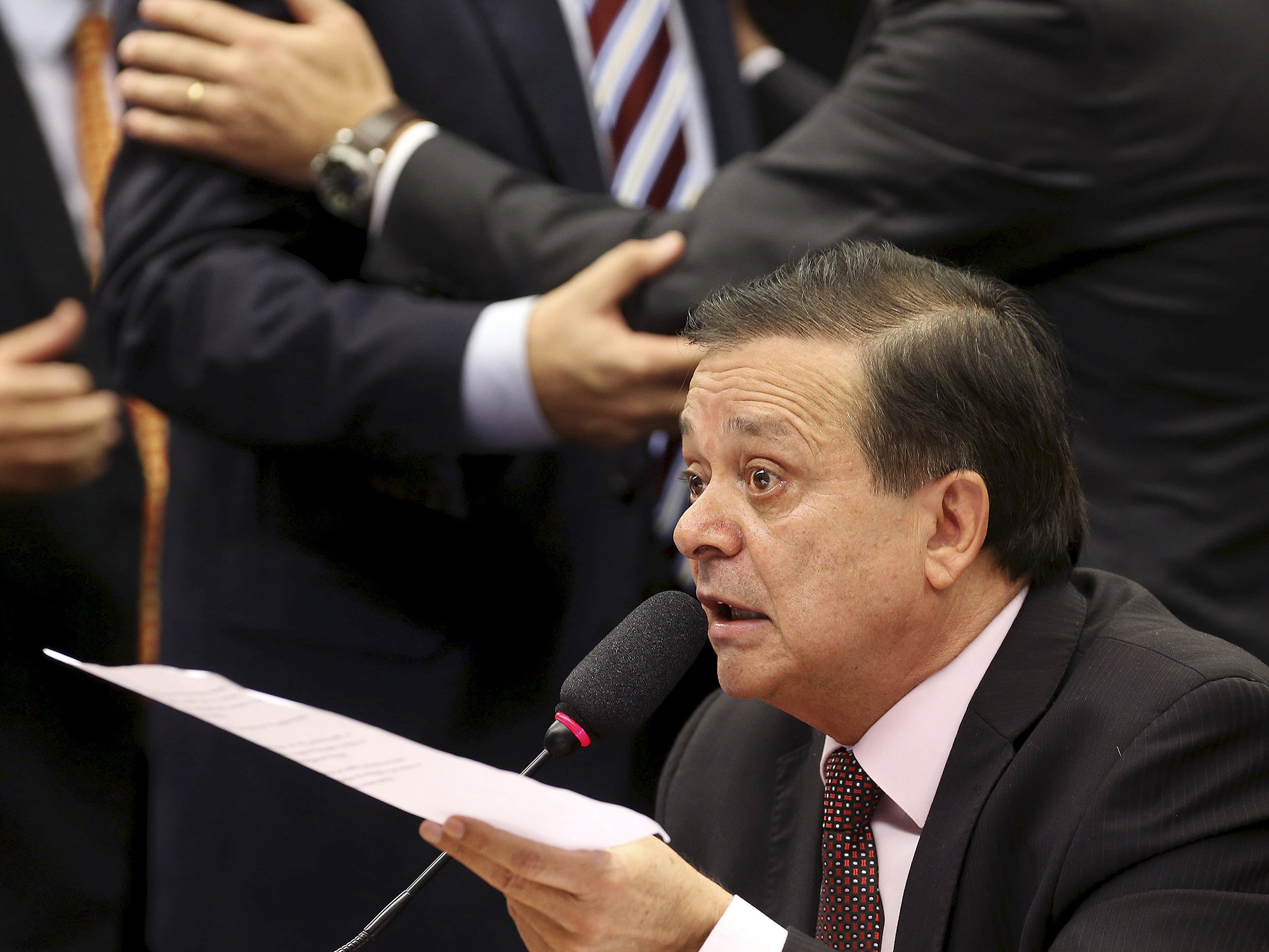 O relator da comissão do impeachment, deputado Jovair Arantes (PTB-GO), durante leitura do relatório, em sessão que analisa a denúncia por crime de responsabilidade fiscal da presidente da República Dilma Rousseff - 06/04/16