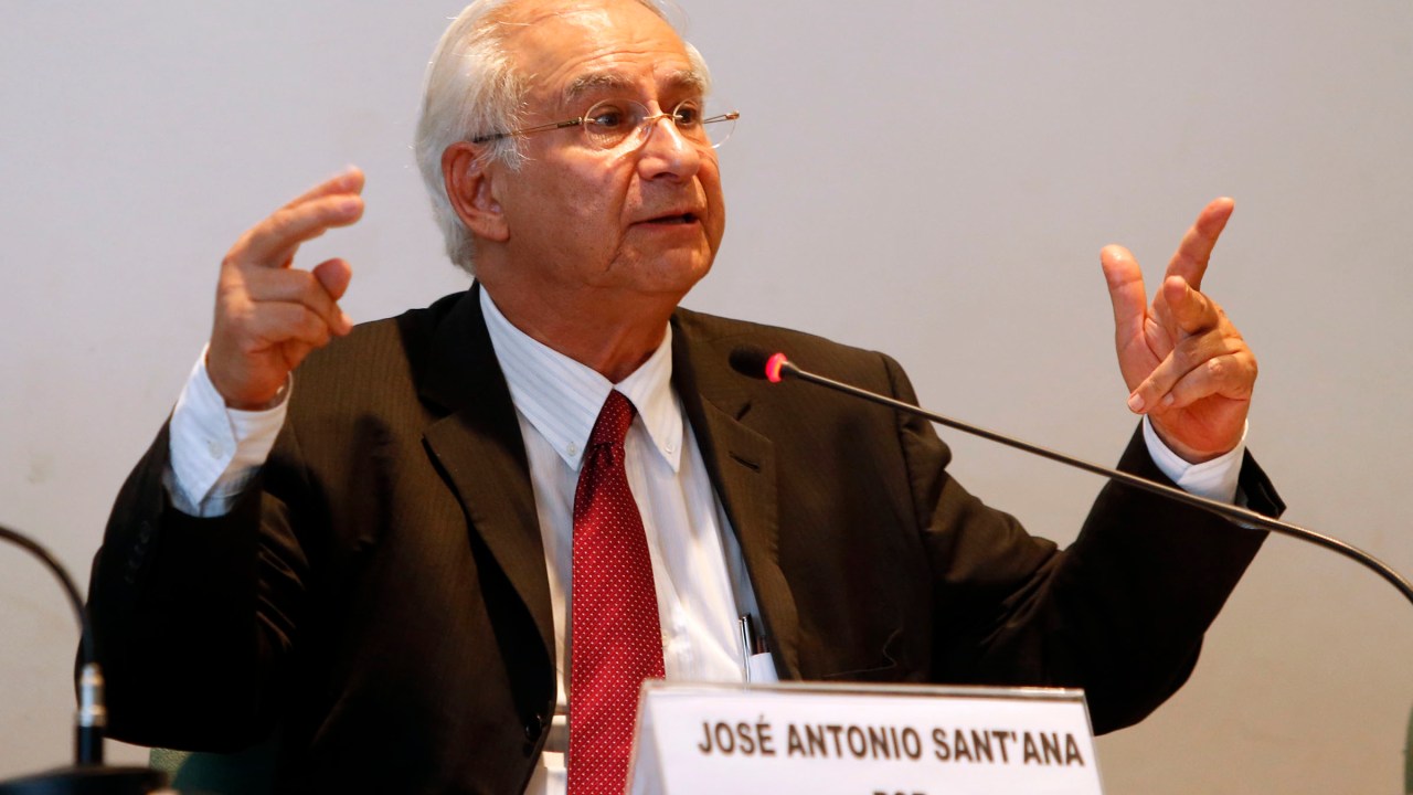O economista José Antonio Sant'Ana fala sobre o programa econômico do PSB, em Brasíla