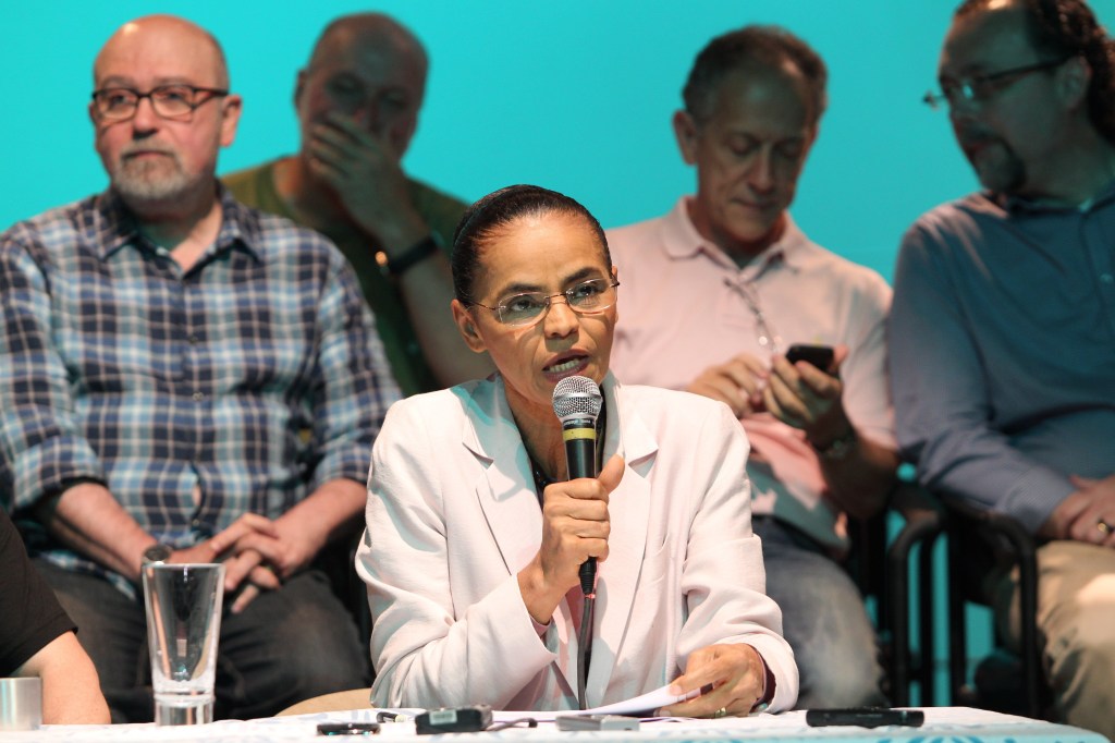 Marina Silva anuncia apoio ao candidato Aécio Neves (PSDB) no segundo turno das eleições